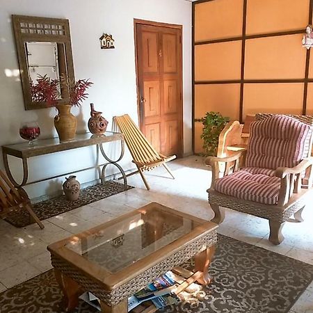 Hostal Dona Marta Σαν Σαλβαντόρ Εξωτερικό φωτογραφία