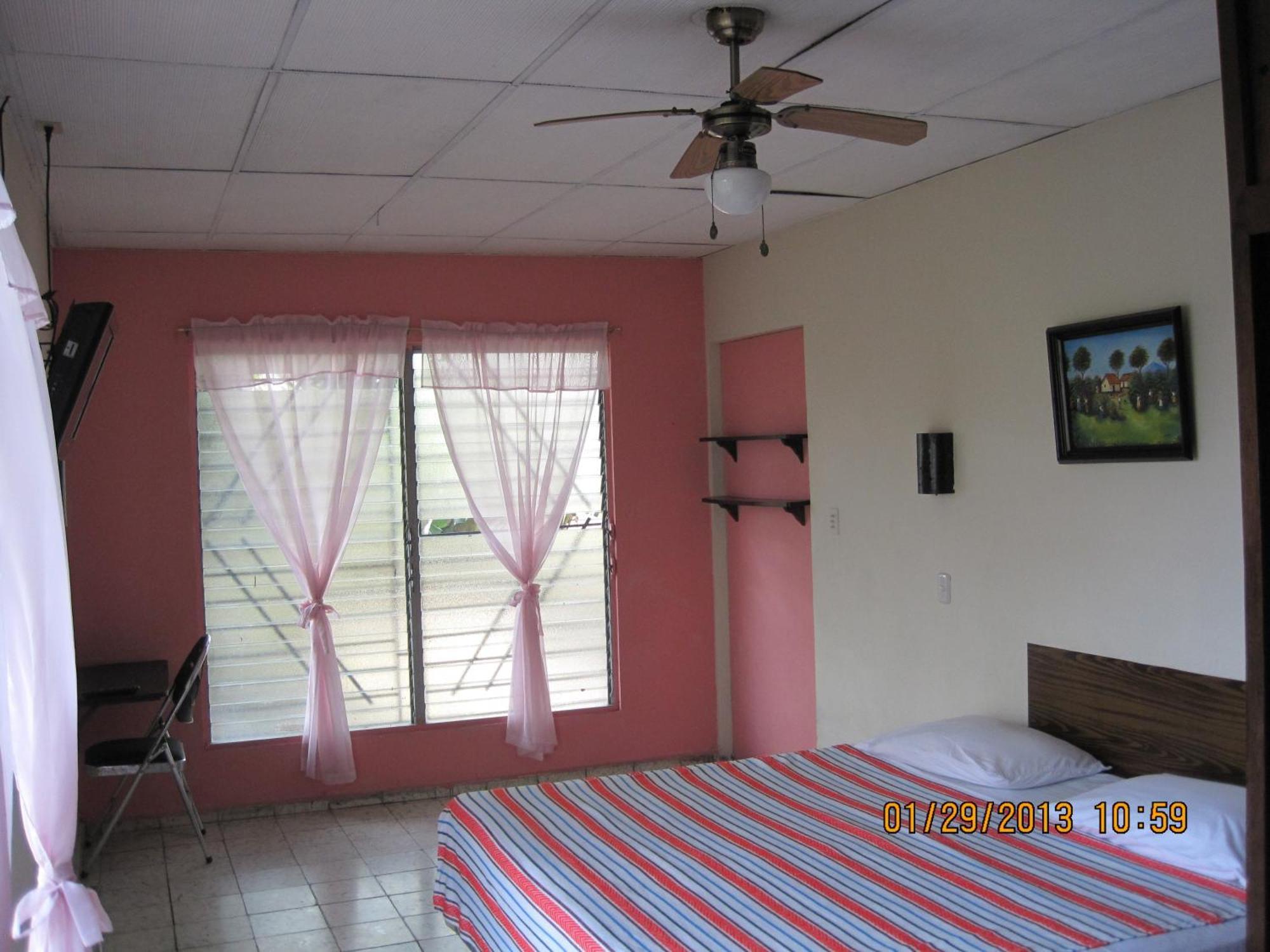 Hostal Dona Marta Σαν Σαλβαντόρ Εξωτερικό φωτογραφία