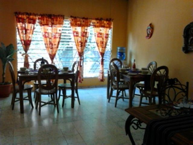 Hostal Dona Marta Σαν Σαλβαντόρ Εξωτερικό φωτογραφία