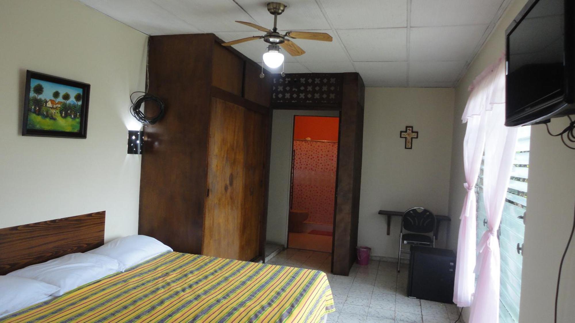 Hostal Dona Marta Σαν Σαλβαντόρ Εξωτερικό φωτογραφία