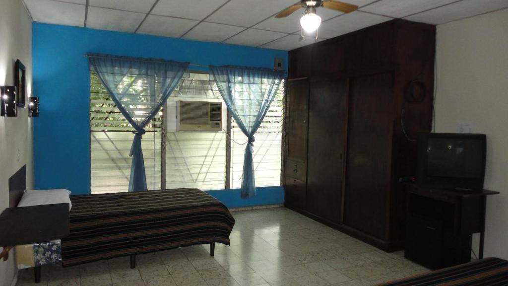 Hostal Dona Marta Σαν Σαλβαντόρ Εξωτερικό φωτογραφία