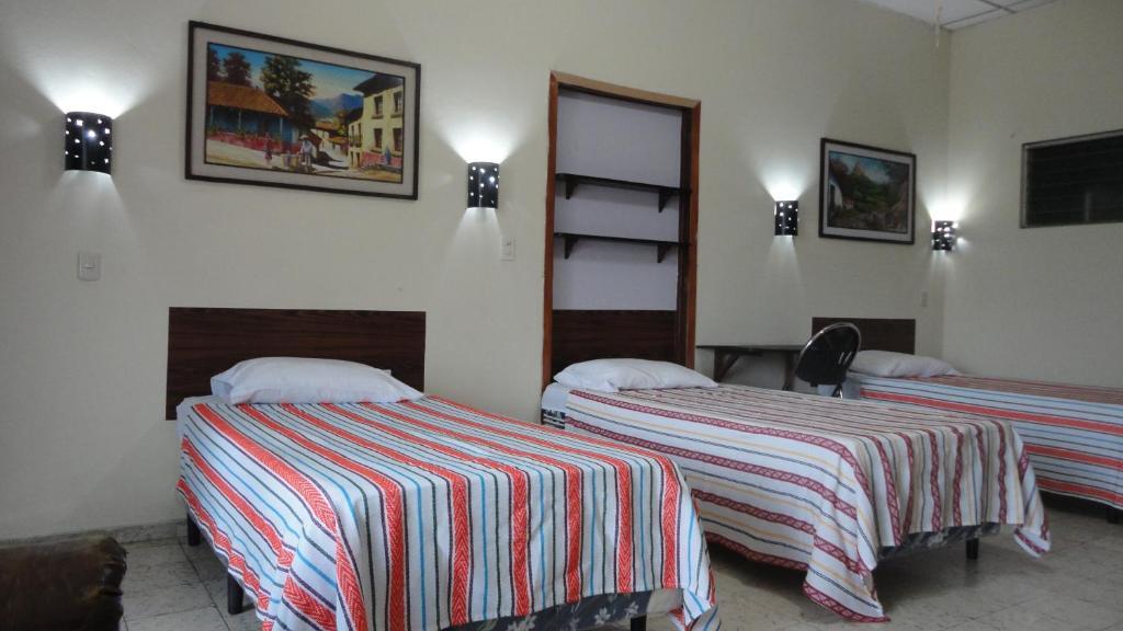 Hostal Dona Marta Σαν Σαλβαντόρ Εξωτερικό φωτογραφία