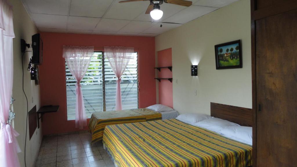 Hostal Dona Marta Σαν Σαλβαντόρ Δωμάτιο φωτογραφία