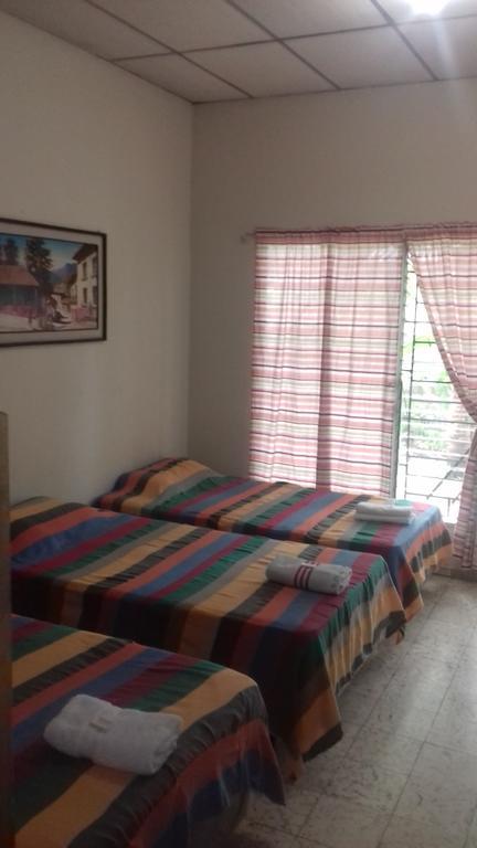 Hostal Dona Marta Σαν Σαλβαντόρ Εξωτερικό φωτογραφία