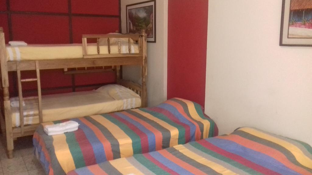 Hostal Dona Marta Σαν Σαλβαντόρ Εξωτερικό φωτογραφία