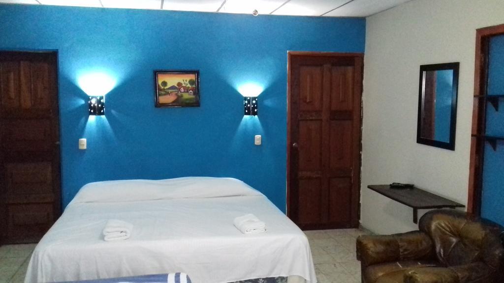 Hostal Dona Marta Σαν Σαλβαντόρ Δωμάτιο φωτογραφία
