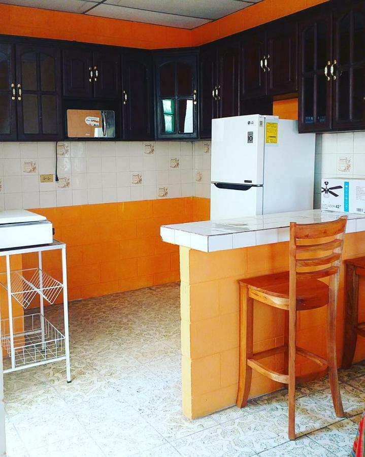 Hostal Dona Marta Σαν Σαλβαντόρ Εξωτερικό φωτογραφία